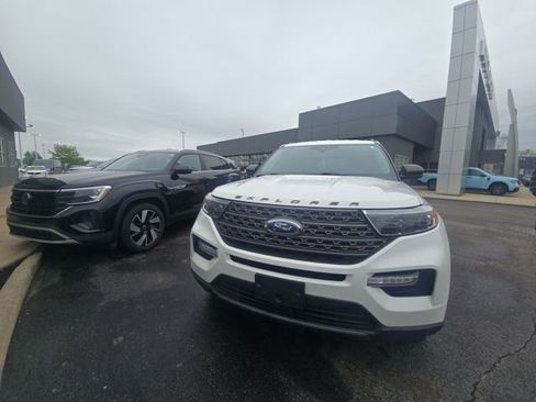 Used 2021 Ford Explorer XLT w/ Equipment Group 202A image 12