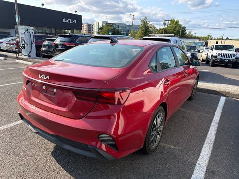 Used 2024 Kia Forte LXS FWD image 4