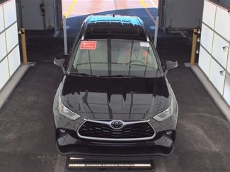 Used 2021 Toyota Highlander XLE video 2