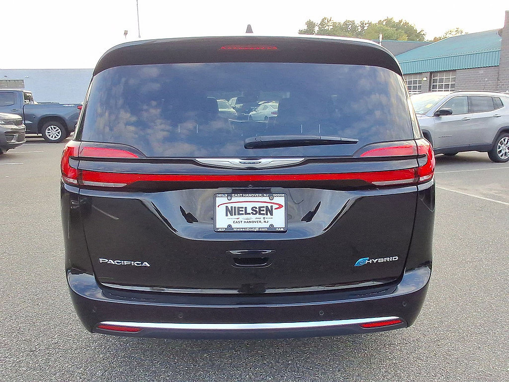 Used 2025 Chrysler Pacifica Pinnacle FWD image 29