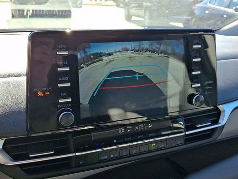 Used 2024 Toyota Sienna XLE image 18