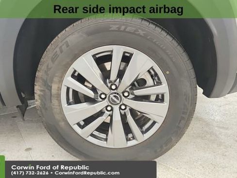 Used 2024 Nissan Pathfinder S image 10