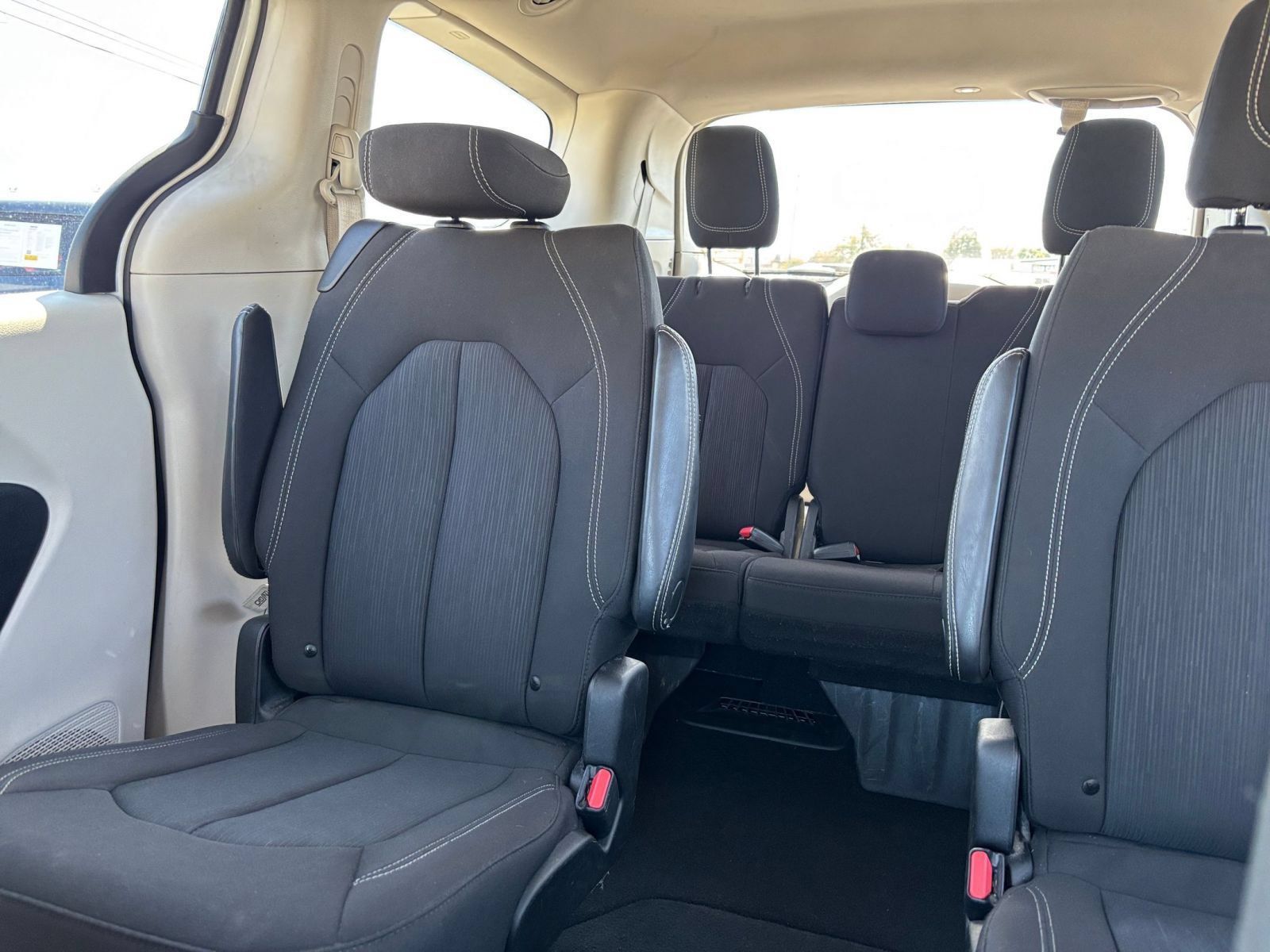 Used 2023 Chrysler Voyager LX FWD image 41
