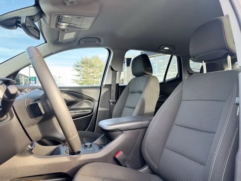 Used 2024 GMC Terrain SLE image 17