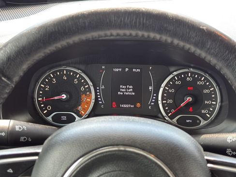 Used 2018 Jeep Renegade Latitude w/ Cold Weather Group AWD/4WD image 13