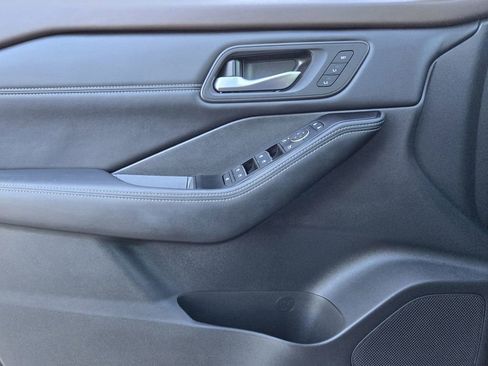 Used 2023 Nissan Rogue SL image 17