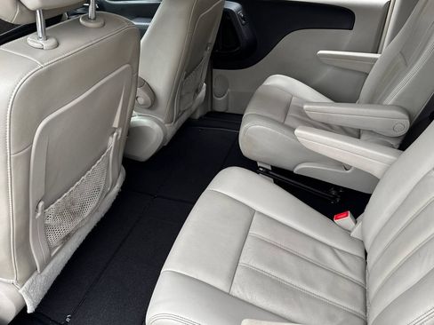 Used 2013 Chrysler Town & Country Touring image 26