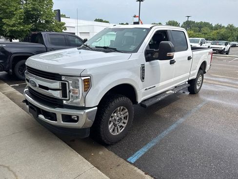 Used 2018 Ford F250 XLT w/ XLT Value Package AWD/4WD image 3