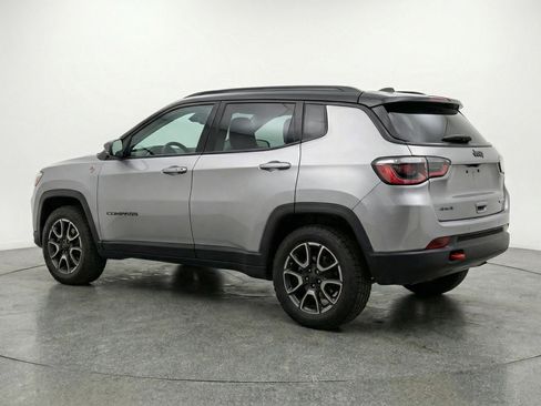 Used 2025 Jeep Compass Trailhawk image 6