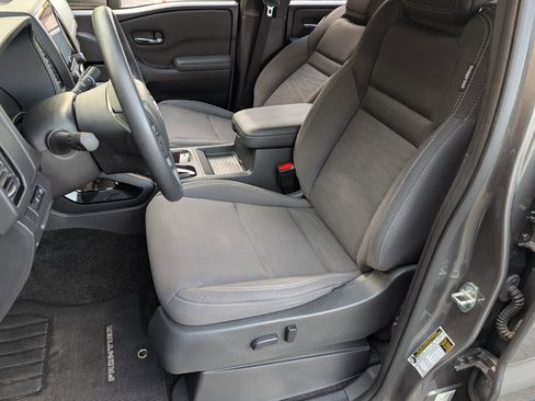 Used 2023 Nissan Frontier SV w/ Midnight Edition Package image 16