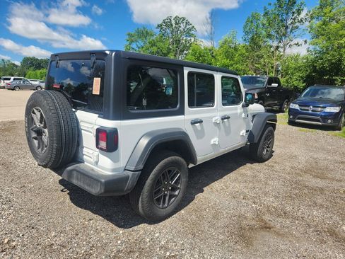 Used 2025 Jeep Wrangler Unlimited Sport AWD/4WD image 7