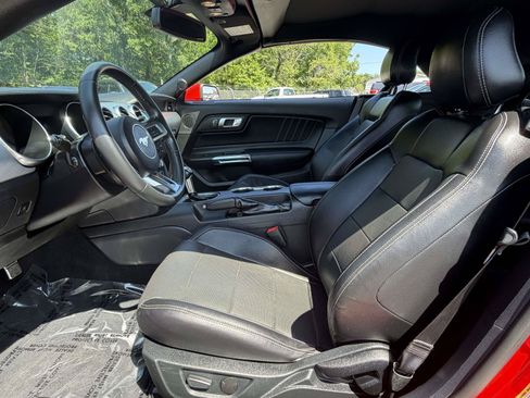 Used 2020 Ford Mustang Premium RWD image 21