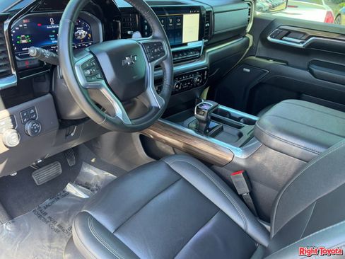 Used 2024 Chevrolet Silverado 1500 LT Trail Boss w/ LT Trail Boss Premium Package AWD/4WD image 18
