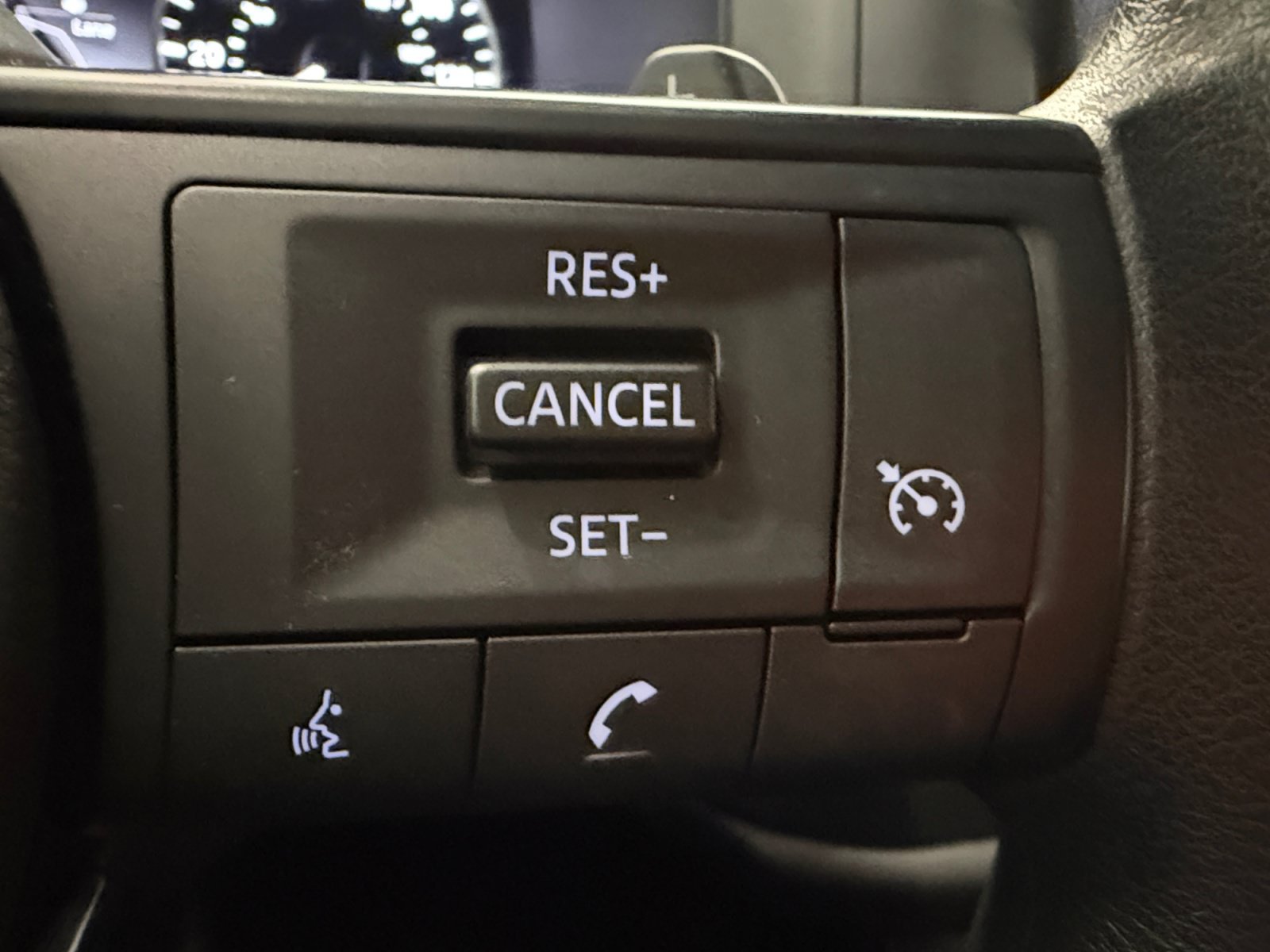Used 2024 Nissan Pathfinder S FWD image 33