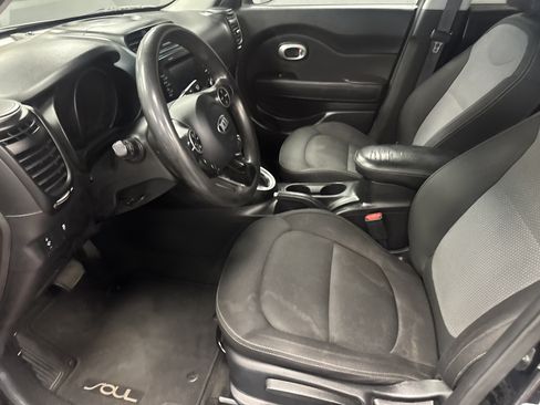 Used 2018 Kia Soul + FWD image 10