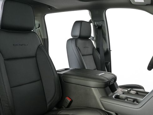 New 2026 GMC Sierra 2500 Denali w/ Denali Reserve Package image 23