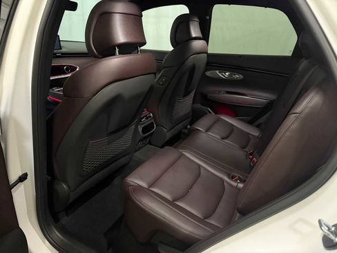 Used 2023 Genesis GV70 2.5T w/ Advanced Package image 23