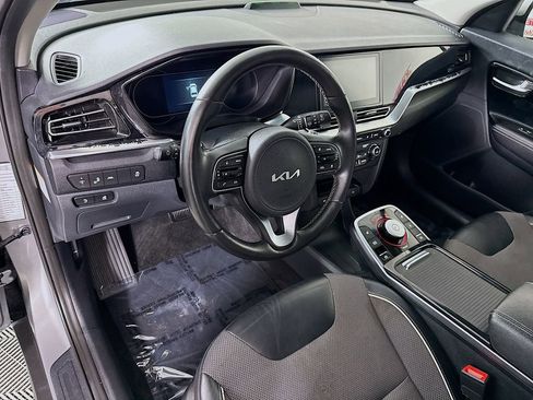 Used 2022 Kia Niro EX w/ Cold Weather Package FWD image 18
