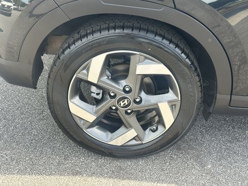 Used 2024 Hyundai Venue SEL FWD image 16