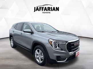 Used 2024 GMC Terrain SLE video 1