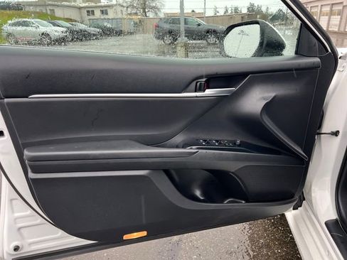 Used 2018 Toyota Camry LE image 17