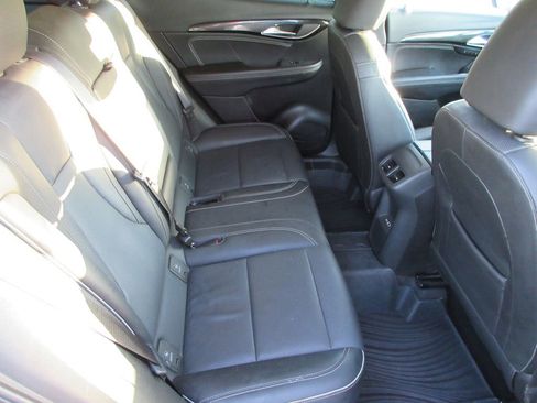 Used 2023 Buick Envision Essence AWD/4WD image 18