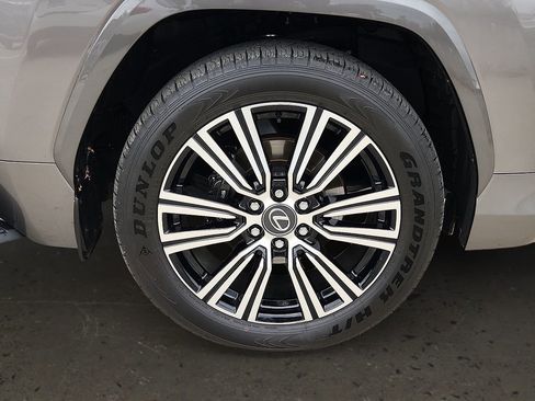 Used 2025 Lexus LX 600 4WD w/ Luxury Package image 9