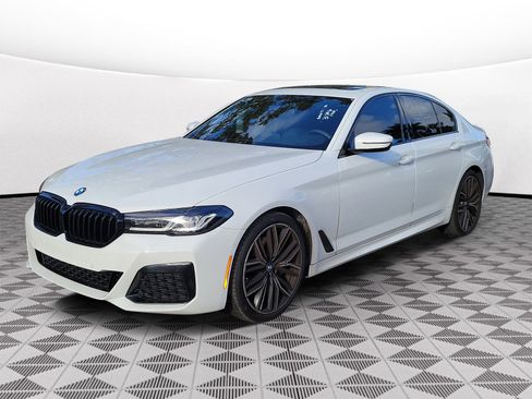 Used 2022 BMW 530i w/ M Sport Package image 3