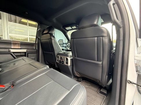 Used 2022 Ford F350 Lariat w/ Tremor Off-Road Package AWD/4WD image 40