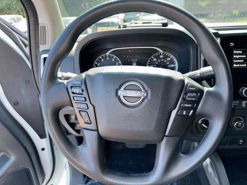 Used 2025 Nissan Frontier SV AWD/4WD image 16