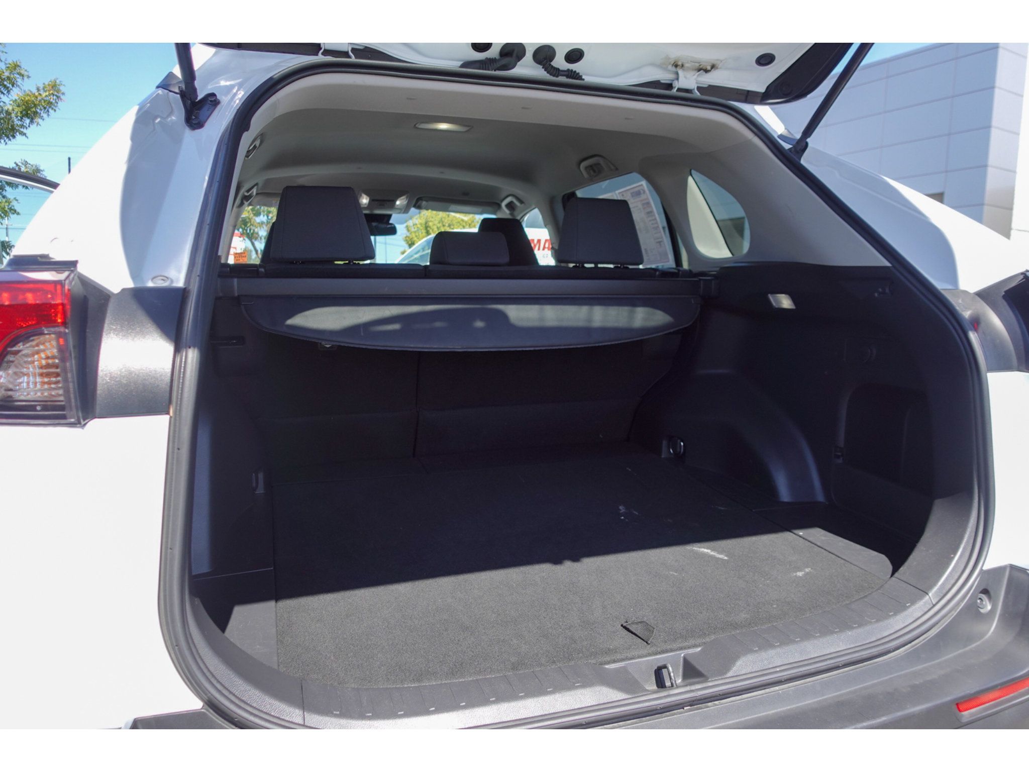 Used 2025 Toyota RAV4 XLE FWD image 22