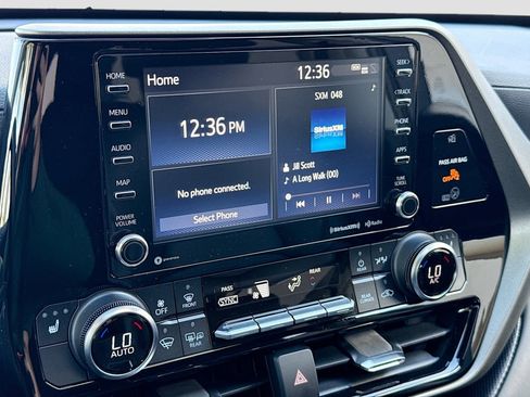 Used 2022 Toyota Highlander XLE image 14