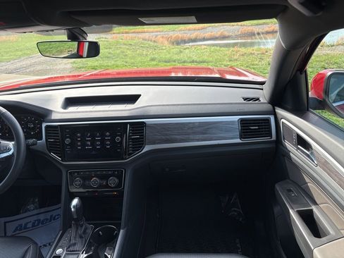 Used 2022 Volkswagen Atlas Cross Sport SE FWD image 33
