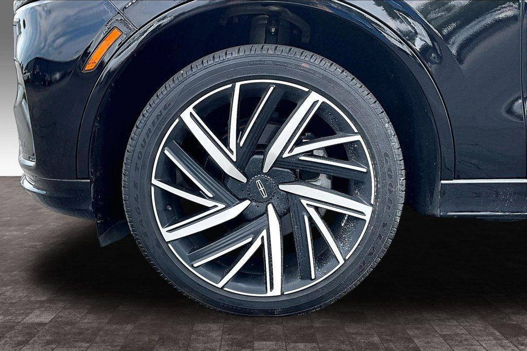 Used 2025 Lincoln Aviator Black Label AWD/4WD image 35