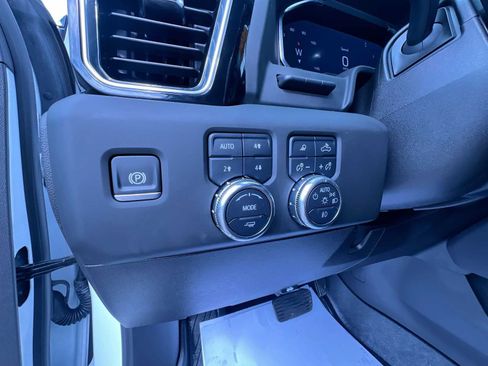 Used 2025 GMC Sierra 3500 Denali w/ Denali Reserve Package AWD/4WD image 16