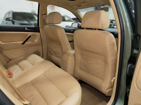 Used 2002 Volkswagen Passat GLX image 28
