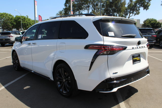 Certified 2026 Toyota Sienna XSE FWD image 11
