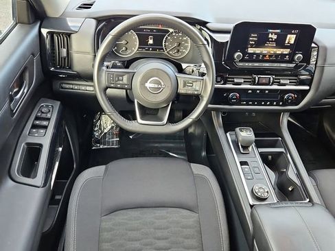 Used 2025 Nissan Pathfinder SV image 15