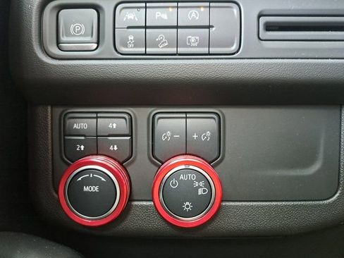 Used 2023 Chevrolet Tahoe Z71 w/ Luxury Package image 20