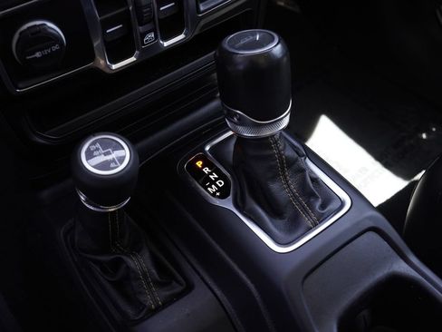 Certified 2023 Jeep Gladiator Overland AWD/4WD image 21