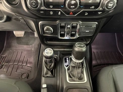Used 2020 Jeep Wrangler Unlimited Sahara w/ Uconnect 4C Nav & Sound Group AWD/4WD image 21