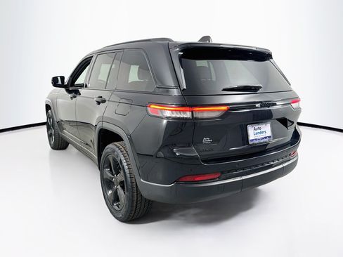 Used 2023 Jeep Grand Cherokee Altitude AWD/4WD image 7