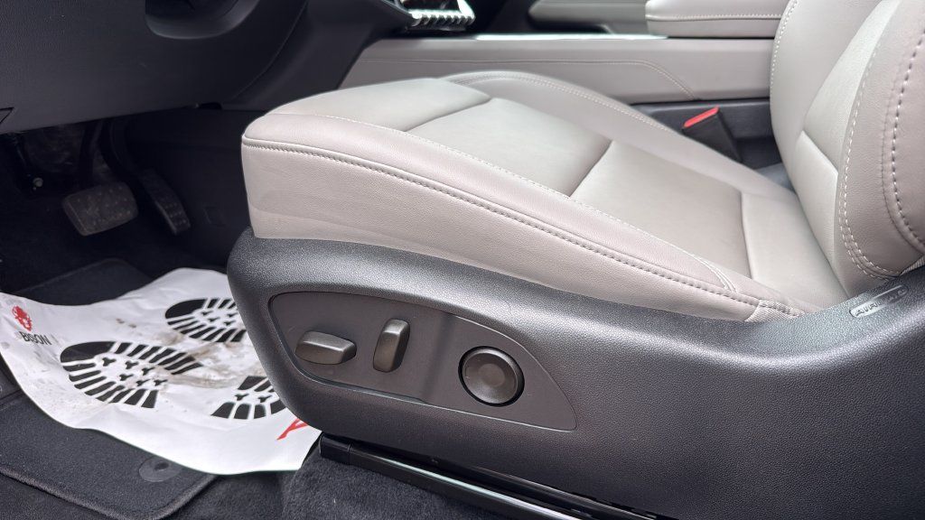 Used 2026 GMC Acadia Elevation w/ Elevation Premium Package FWD image 10
