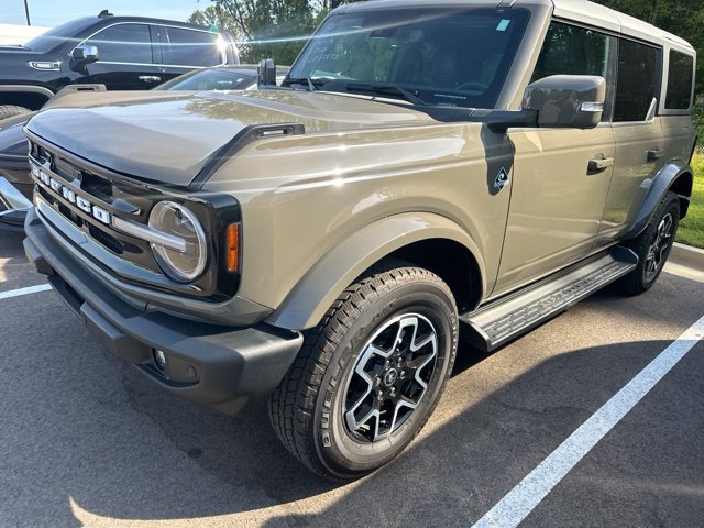 Used 2025 Ford Bronco Outer Banks AWD/4WD image 2