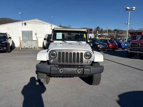 Used 2017 Jeep Wrangler Sport AWD/4WD image 3