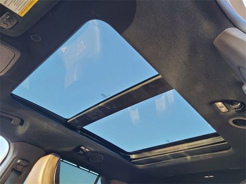 Used 2023 Ford Explorer King Ranch w/ Technology Package image 19