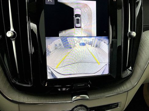 Certified 2024 Volvo XC60 B5 Ultimate w/ Protection Package Premier AWD/4WD image 29