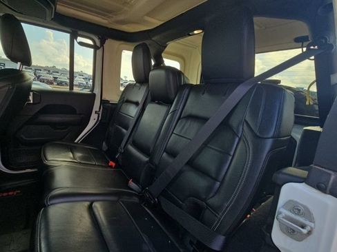 Used 2018 Jeep Wrangler Unlimited Sahara AWD/4WD image 22