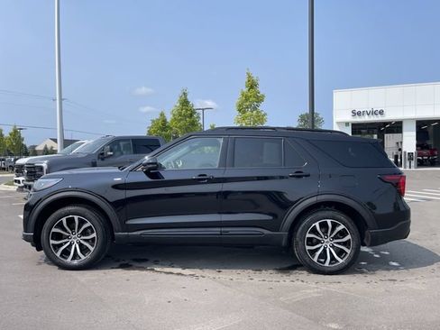 Used 2026 Ford Explorer ST-Line AWD/4WD image 2