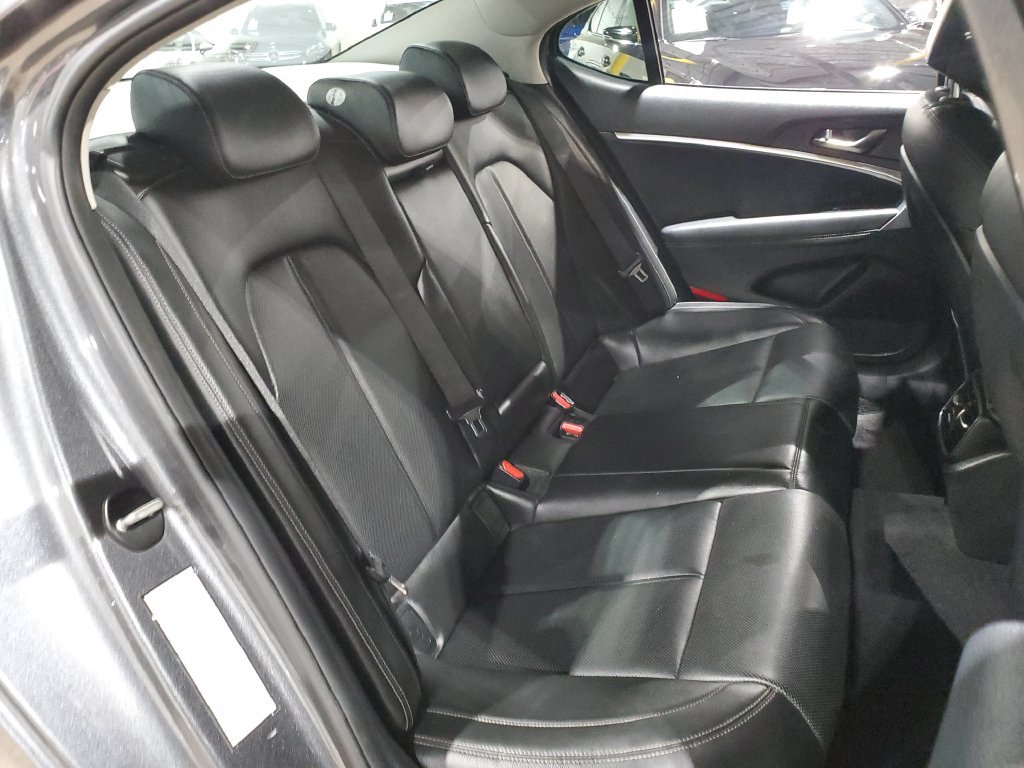 Used 2020 Genesis G70 2.0T AWD/4WD image 18